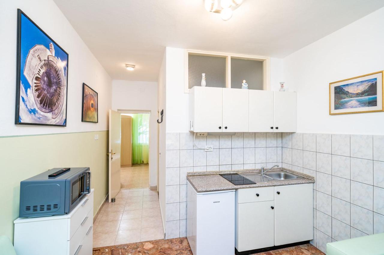 Apartments Nikolina Лумбарда Екстер'єр фото